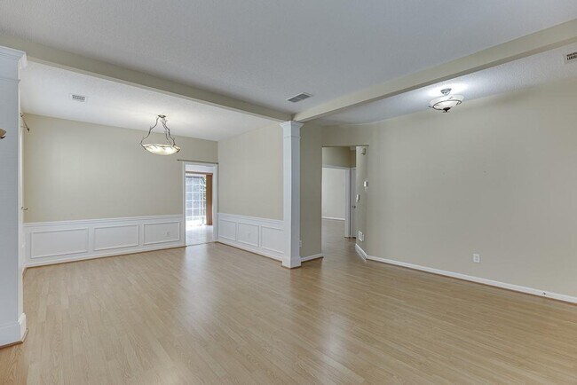 Building Photo - 440 Chippenham Ct
