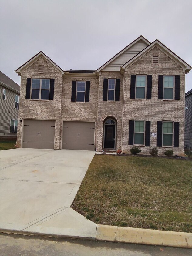 Foto principal - Knoxville 37932 - 4 bed, 3.5 bath home in ...