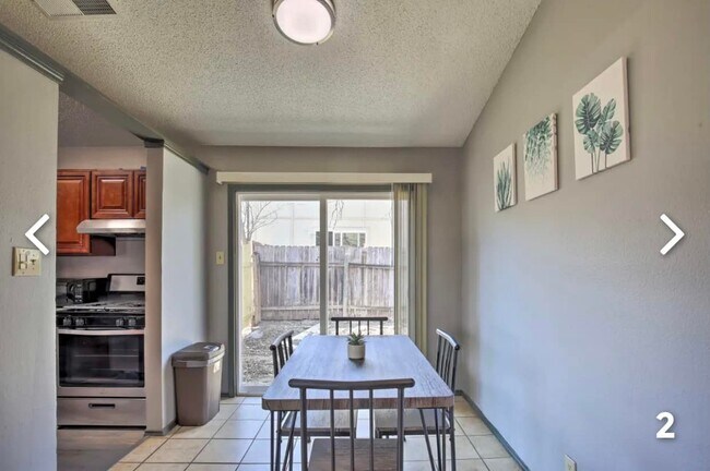 Foto del edificio - 5210 Meadow Rise St
