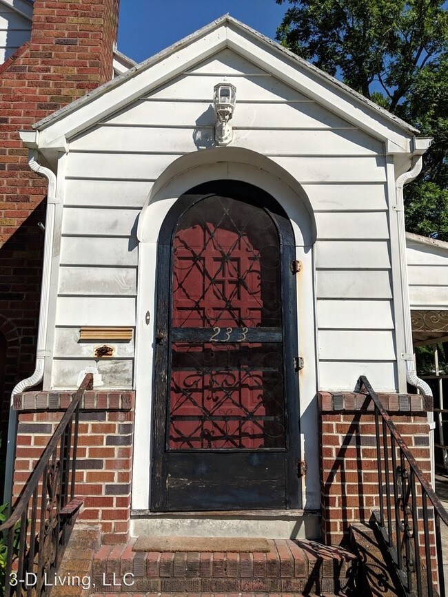 Building Photo - 3 br, 1 bath House - 233 Lawton Avenue