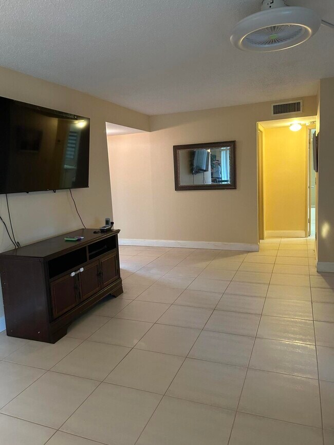 Building Photo - 5701 Camino Del Sol
