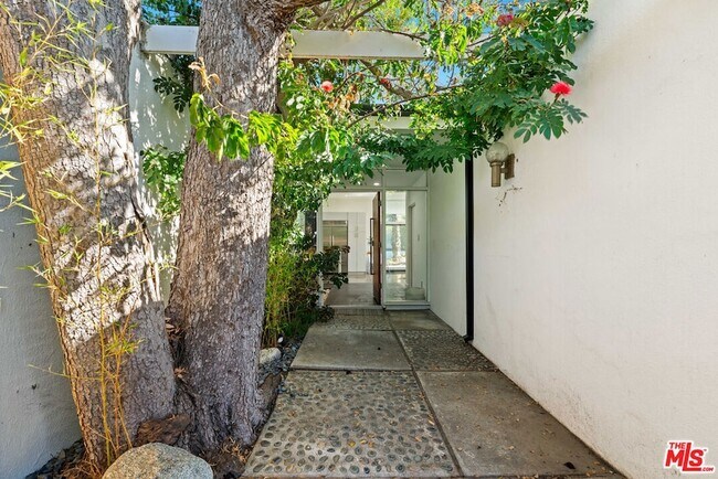 Foto del edificio - 3744 Cody Rd