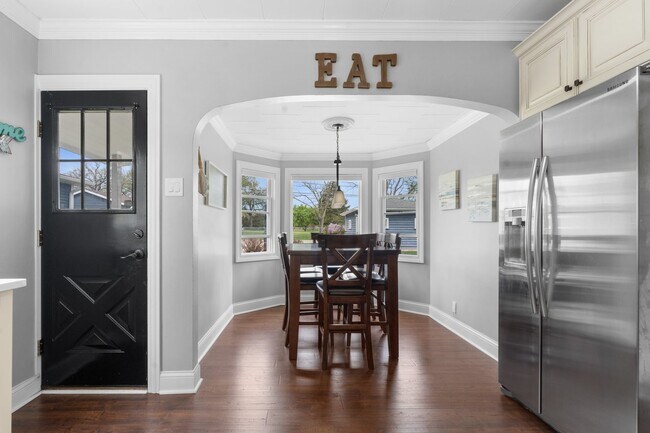 Foto del edificio - 2405 Grove Ln