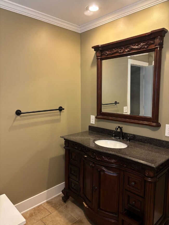 Building Photo - 680 Arms Dr