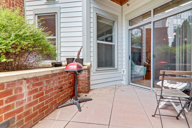 Private patio - 1800 Wilson Blvd