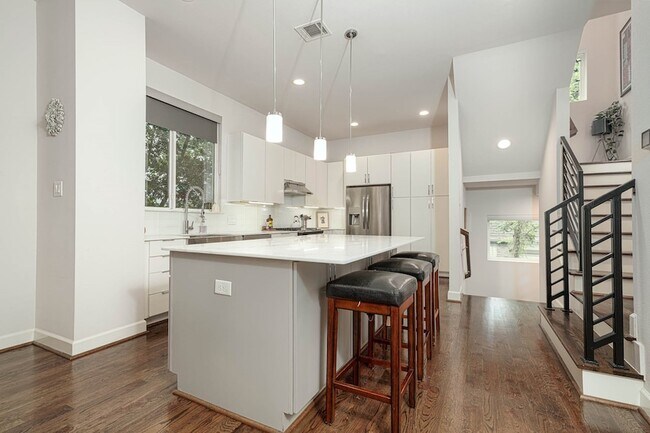 Foto del edificio - 1615 Bingham St