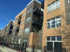 Building Photo - 2935 N Clybourn Ave