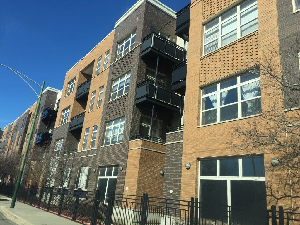 Primary Photo - 2935 N Clybourn Ave