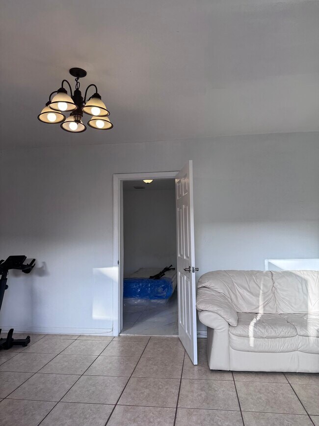 Foto del edificio - 2551 NE 199th St
