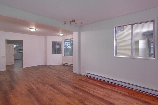 Building Photo - Recently renovated 2 Bed 2 Bath 1050 sq/ft...