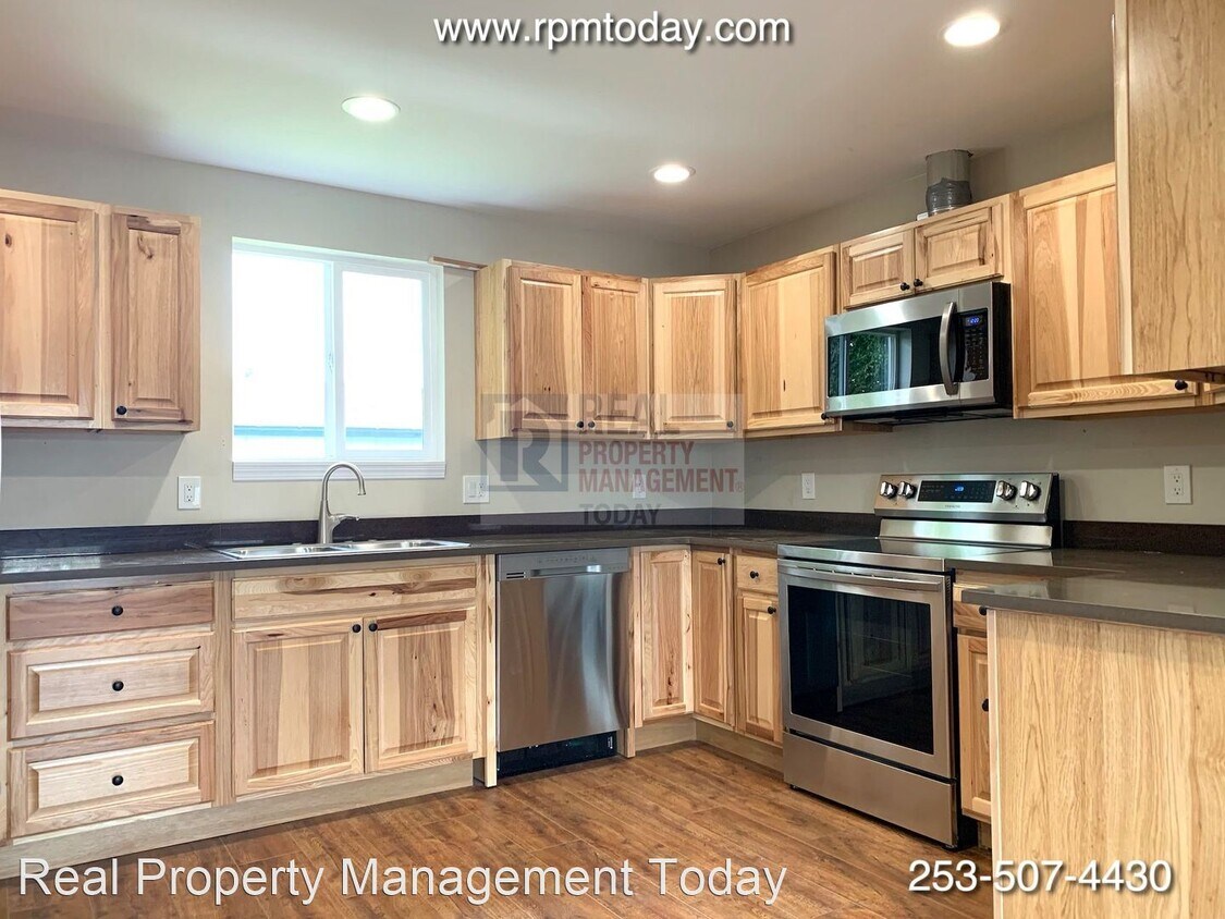 Primary Photo - 525 W Cloudy St