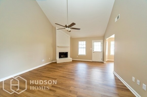 Building Photo - SELF TOUR NOW! - 5402 Kindle Creek Dr, Mem...