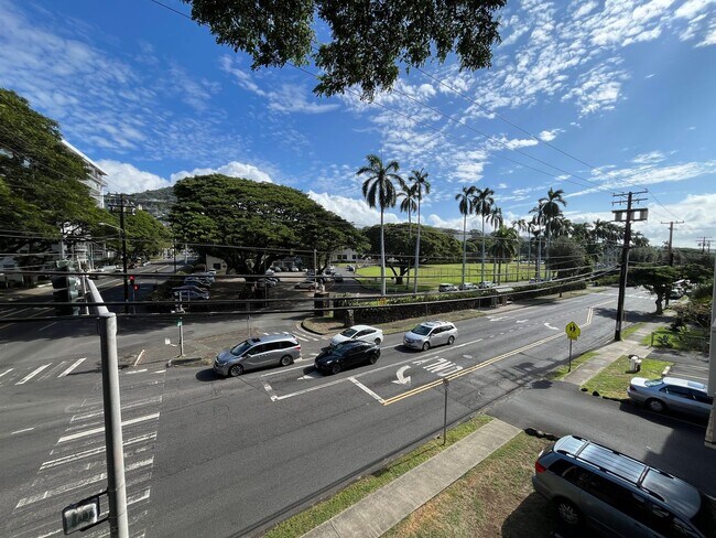 Building Photo - Punahou Wilder (Manoa/Makiki) - 2 bedrooms...