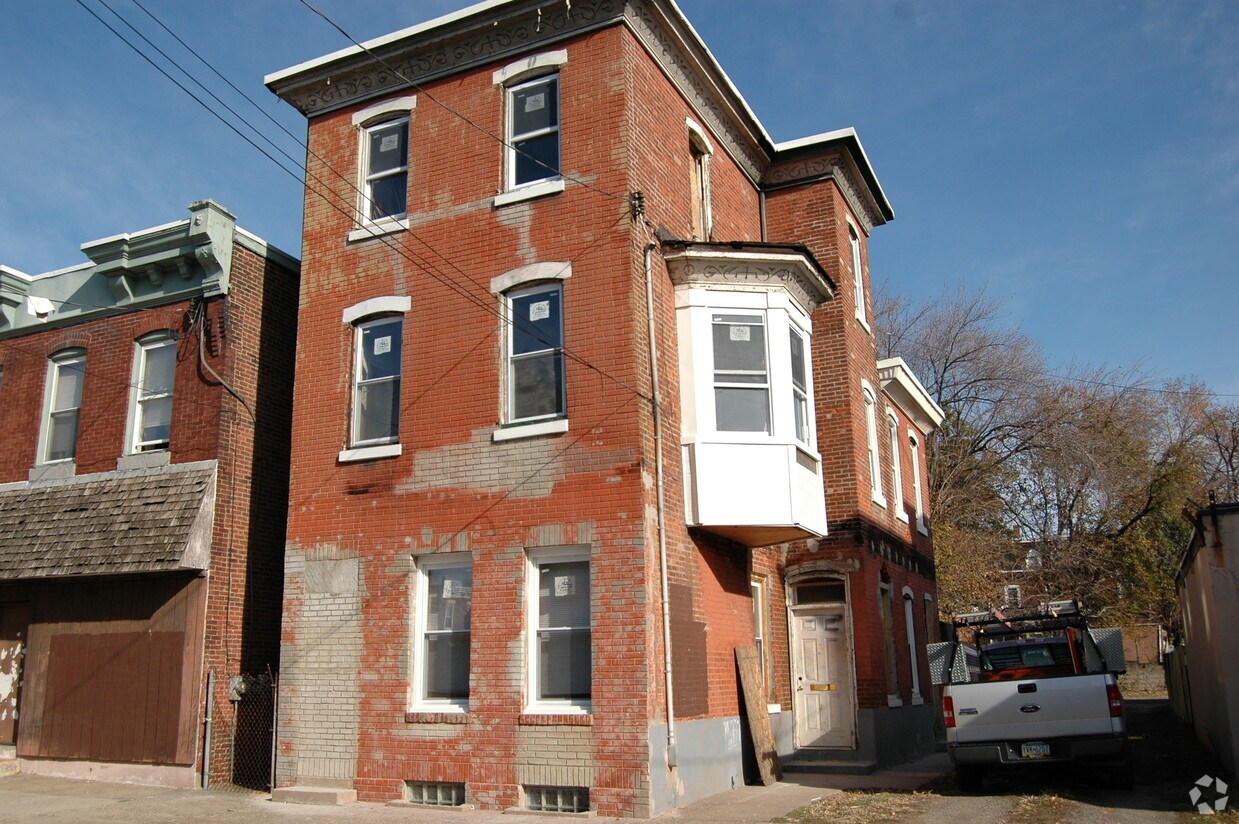 Primary Photo - 4807 Longshore Ave