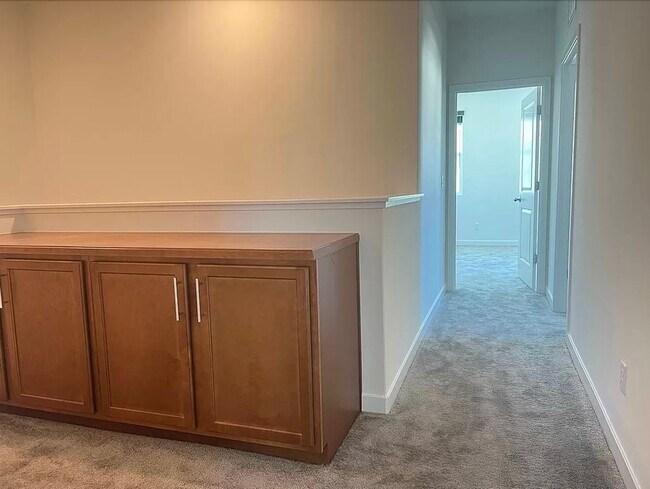 Foto del edificio - 5301 E Commerce Way