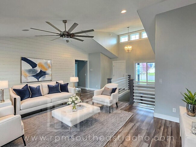 Foto del edificio - Gorgeous 6 Bedroom, 3 Bathroom Home in Mountain Bend in Ammon - By Real Property Management