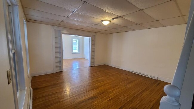 Building Photo - 315 N Market St