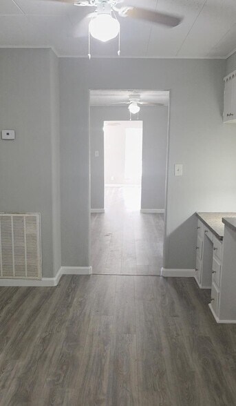 Foto del edificio - 407 E Homan Ave