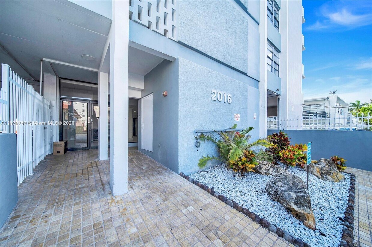 Foto principal - 2016 Bay Dr
