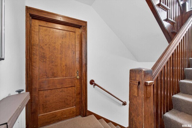 Foto del edificio - 318 W Columbia Ave