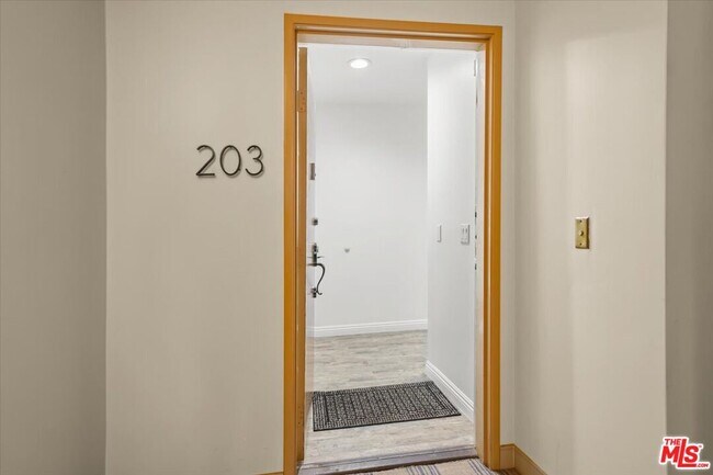 Foto del edificio - 14630 Dickens St