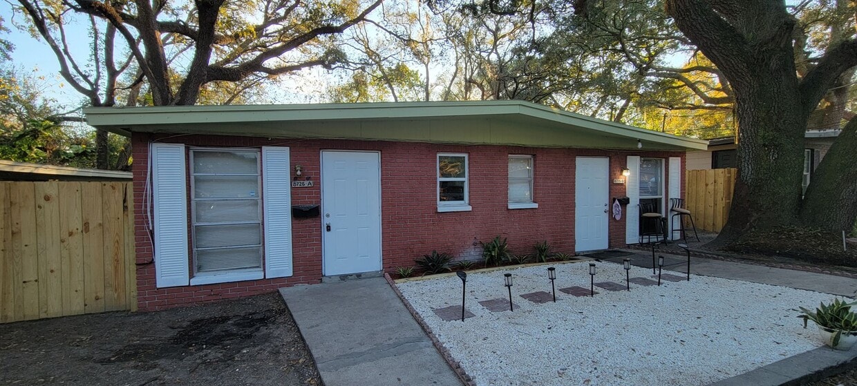 2 BEDROOM 1 BATH DUPLEX CLOSE TO USF AND BUSCH GARDENS - 2 BEDROOM 1 BATH DUPLEX CLOSE TO USF AND BUSCH GARDENS