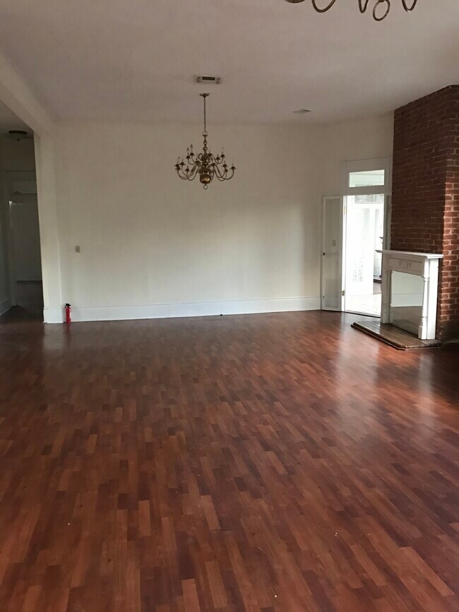 Building Photo - 1034 S Carrollton Ave