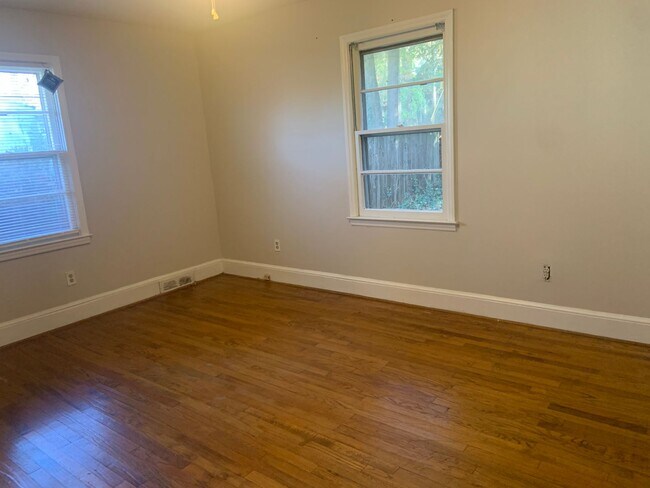 Foto del edificio - Lindley Park 3 Bedroom Home with deck and ...