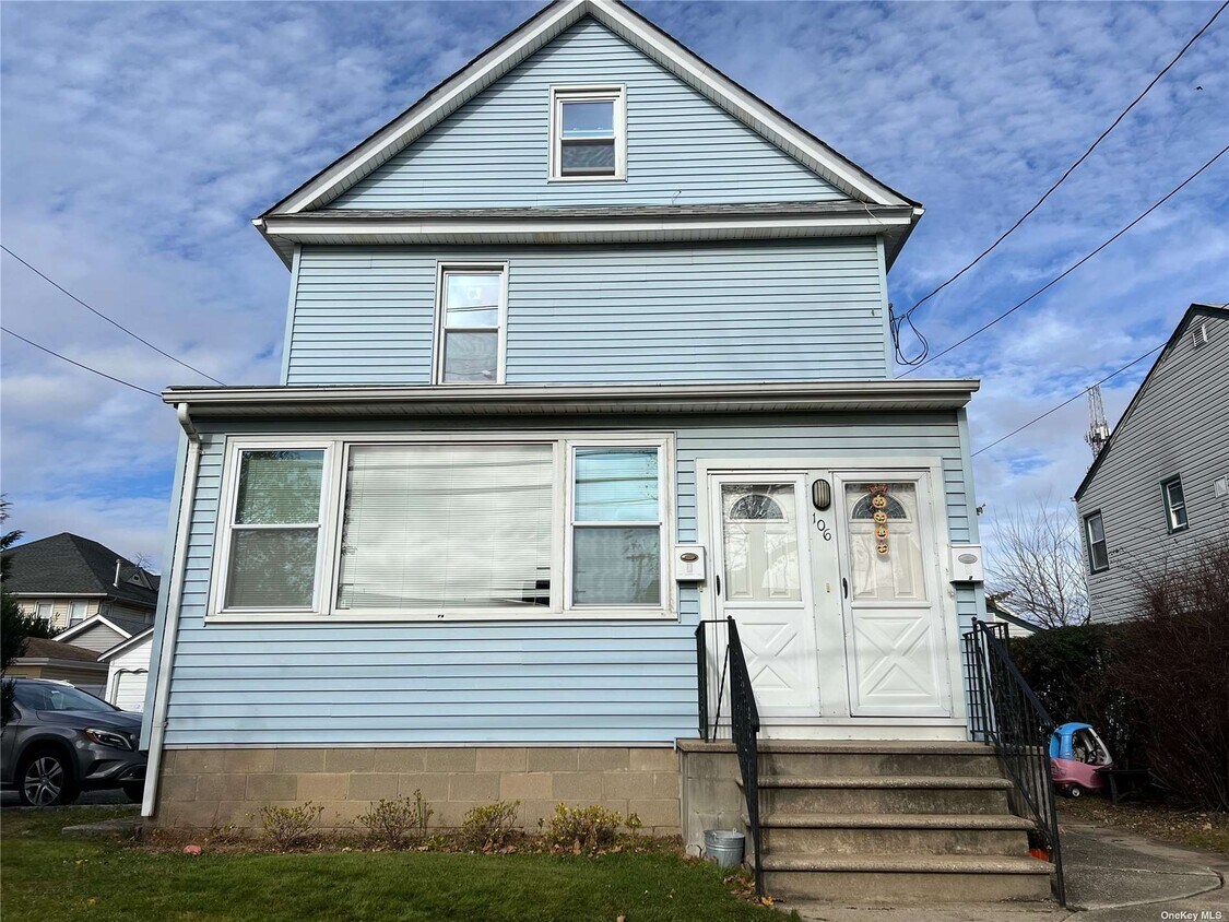 106 Jackson Ave, Mineola, NY 11501 Townhome Rentals in Mineola NY