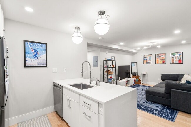 Foto del edificio - 12 Lamson Ct