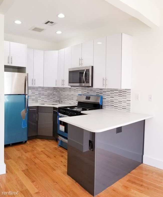 Building Photo - 3 br, 1 bath Apartment - 433 Maple St Apt 1