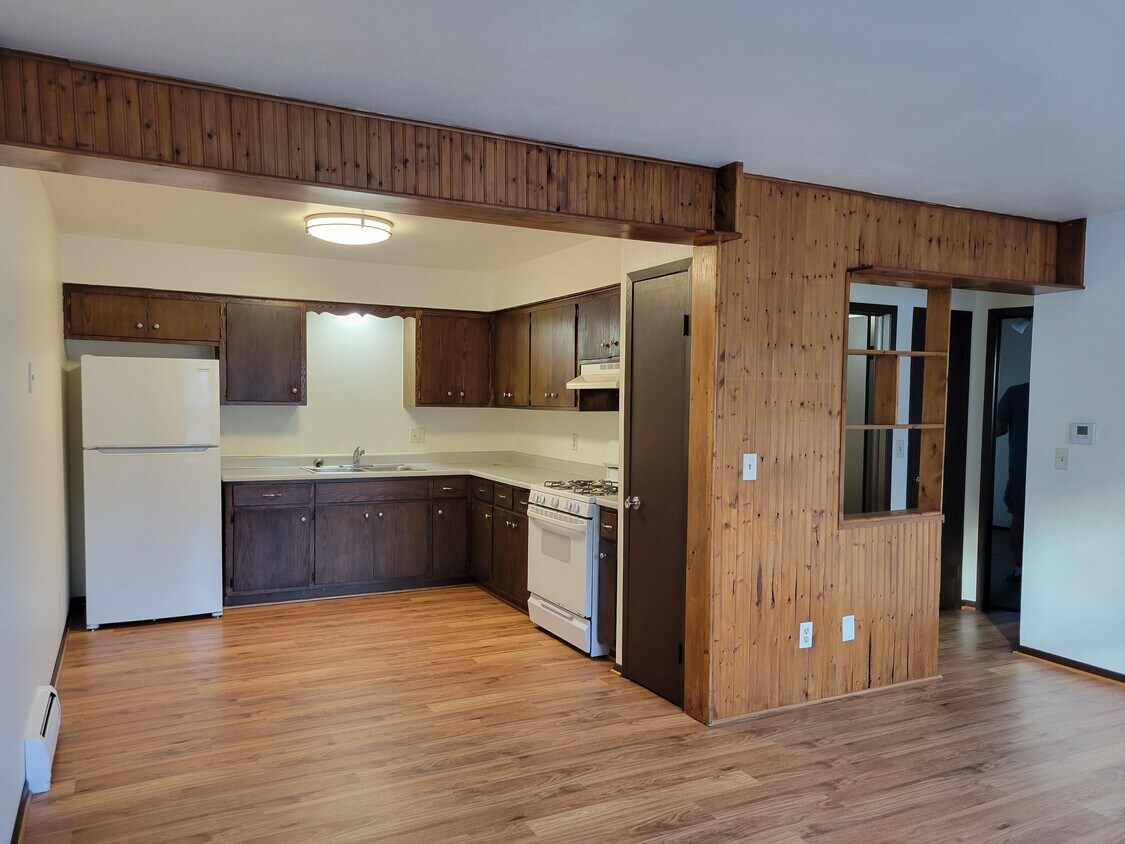 1310 E Kilbourn Ave Unit 2, West Bend, WI 53095 Apartments in West