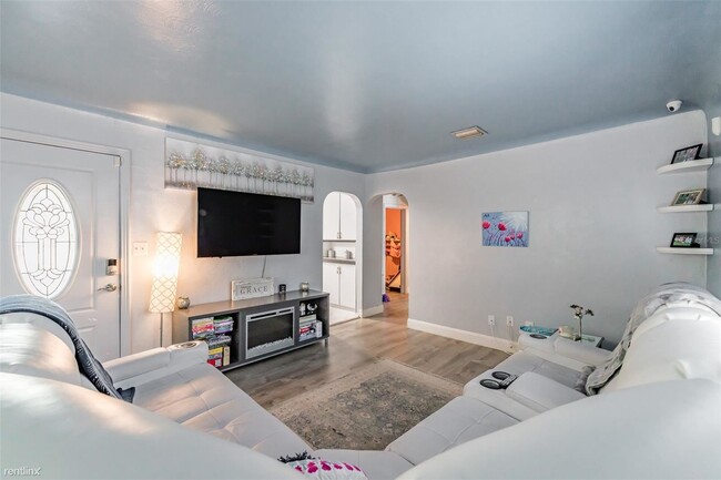 Building Photo - 3 br, 2 bath House - 5655 1St Avenue N