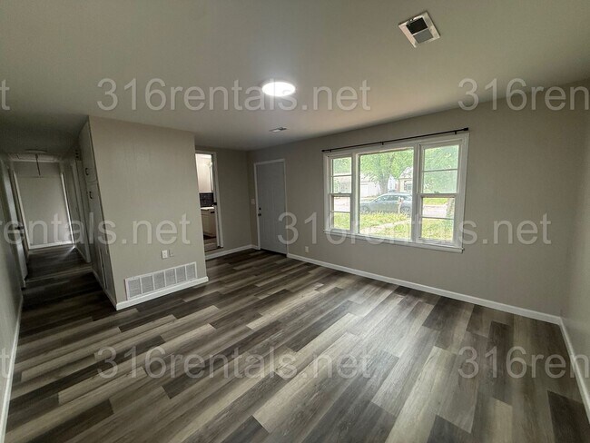 Foto del edificio - $1200 - 4 bedroom / 2 bathroom - Single Family Home