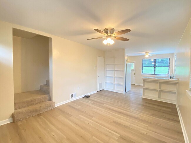 Building Photo - Faris Circle / Unit 12