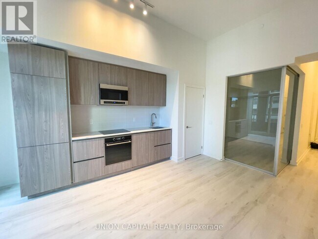 Photo du bâtiment - 120 Broadway Ave