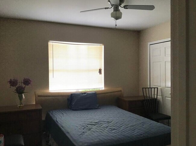 Foto del edificio - 730 N F St