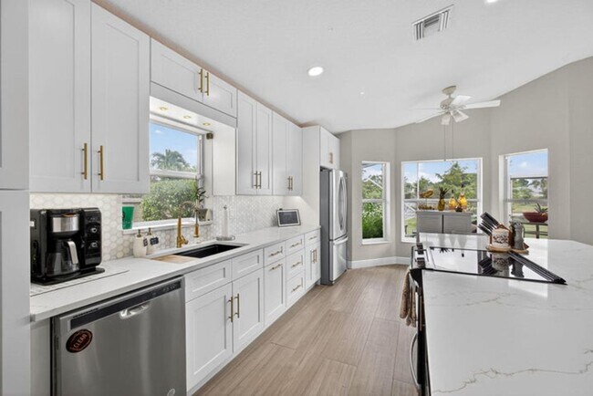 Foto del edificio - 15155 Newquay Ct