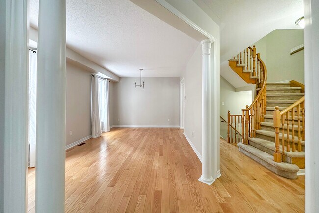 Building Photo - Beautiful 4-Bedroom Home for Rent in Port Perry