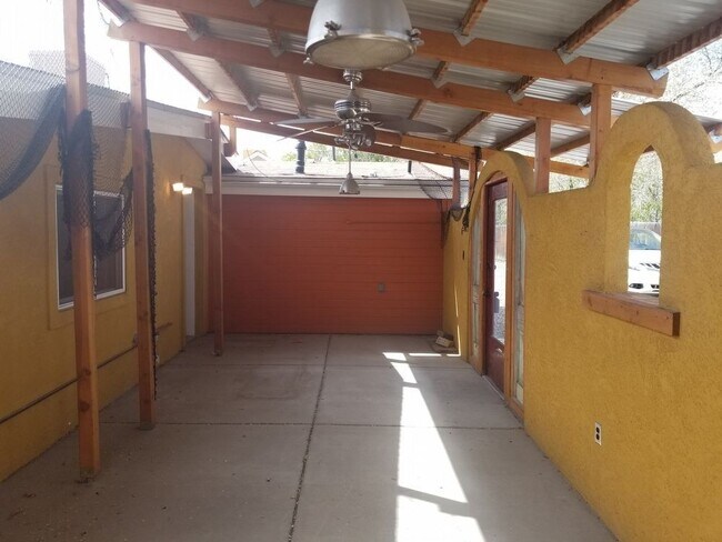 Building Photo - 3218 E Rd