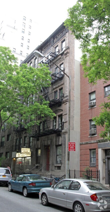 Primary Photo - 213 E 21st St