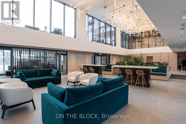 Building Photo - 3071 Trafalgar Rd