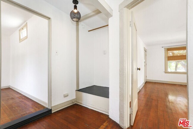 Foto del edificio - 1159 N Fuller Ave