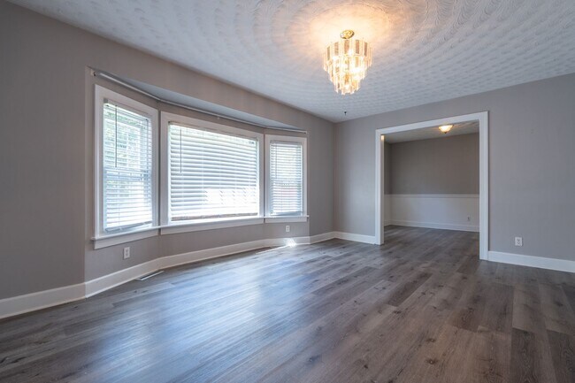 Building Photo - MOVE IN READY 4 Bedroom in Western Branch!