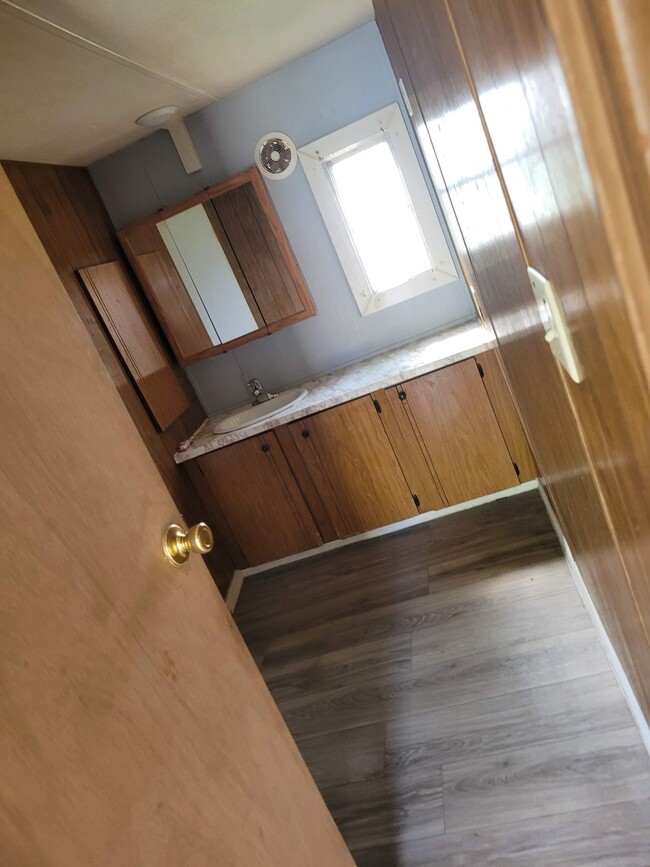 Building Photo - 2 bd 1 ba manufactured home