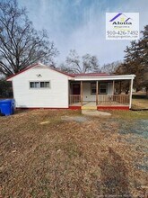 Building Photo - 122 Douglas St