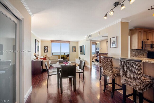 Building Photo - 2 br, 2 bath Condo - 5555 Collins Ave
