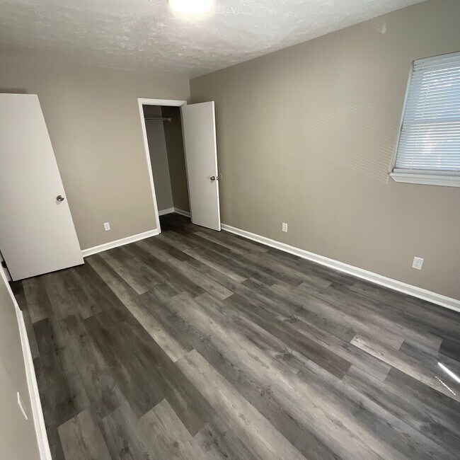 Foto del edificio - 4 Bed 2 Bath for Rent