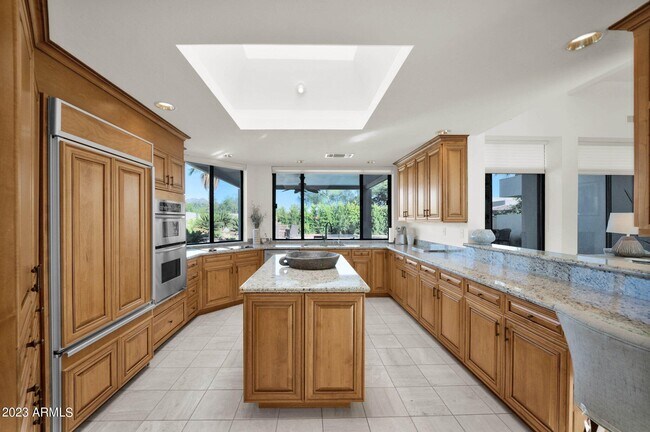 Building Photo - 8565 E Vista Del Lago