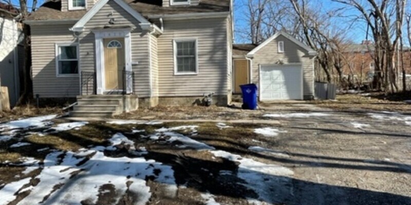 Primary Photo - 1410 Oakland Rd